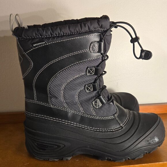 ✨ North Face Winter Waterproof Boots – Size 5 (USA) ✨ - Picture 1 of 6
